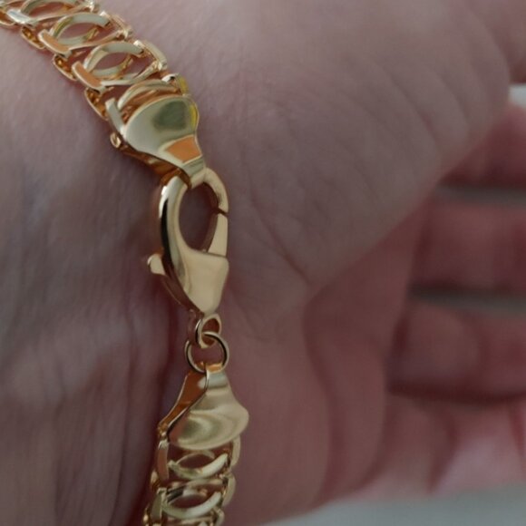 Neiman Marcus 18K Gold Plated Mesh Bracelet - Picture 3 of 4